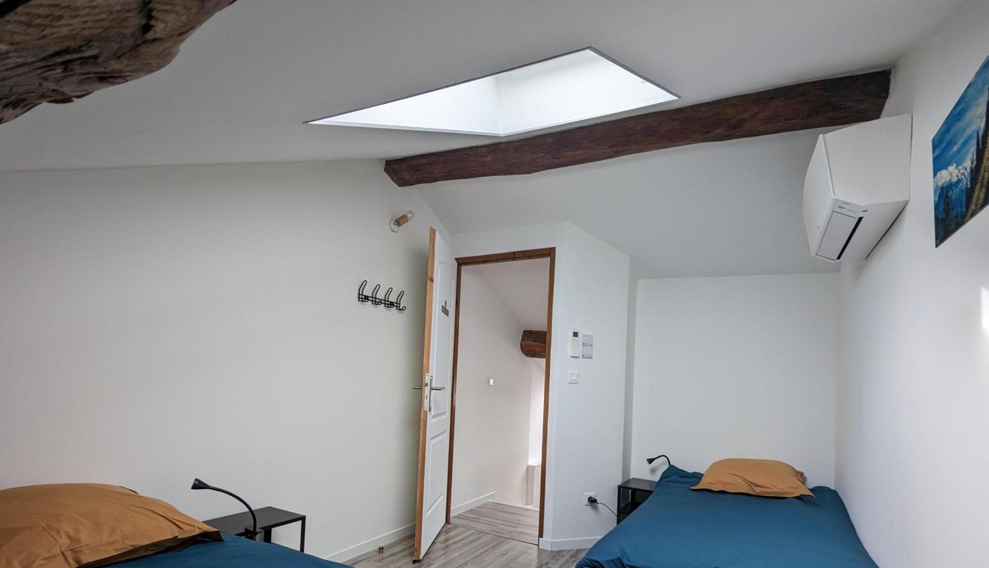 Le Cinoche, Cocon Sous Les Toits Apartment ปงต์-เดอ-โวซ์ ภายนอก รูปภาพ