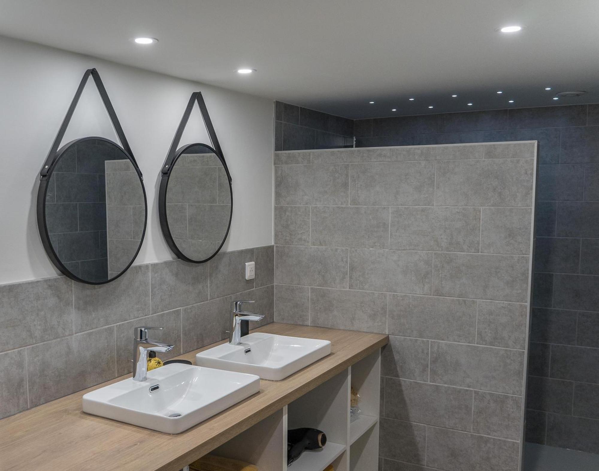 Le Cinoche, Cocon Sous Les Toits Apartment ปงต์-เดอ-โวซ์ ภายนอก รูปภาพ
